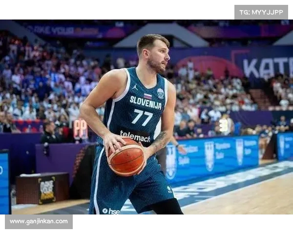 末节关键时刻东契奇因第离场 德克与布朗肉搏争议判罚成焦点(德克和东契奇) 末节关键时刻东契奇因第离场 德克与布朗肉搏争议判罚成焦点(德克和东契奇)