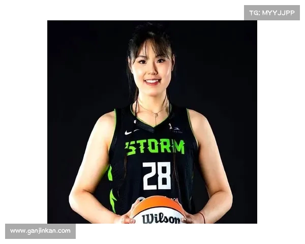 湖人送上专属球衣！球衣致敬中国女篮球员李月汝(女篮球员李月汝简历)